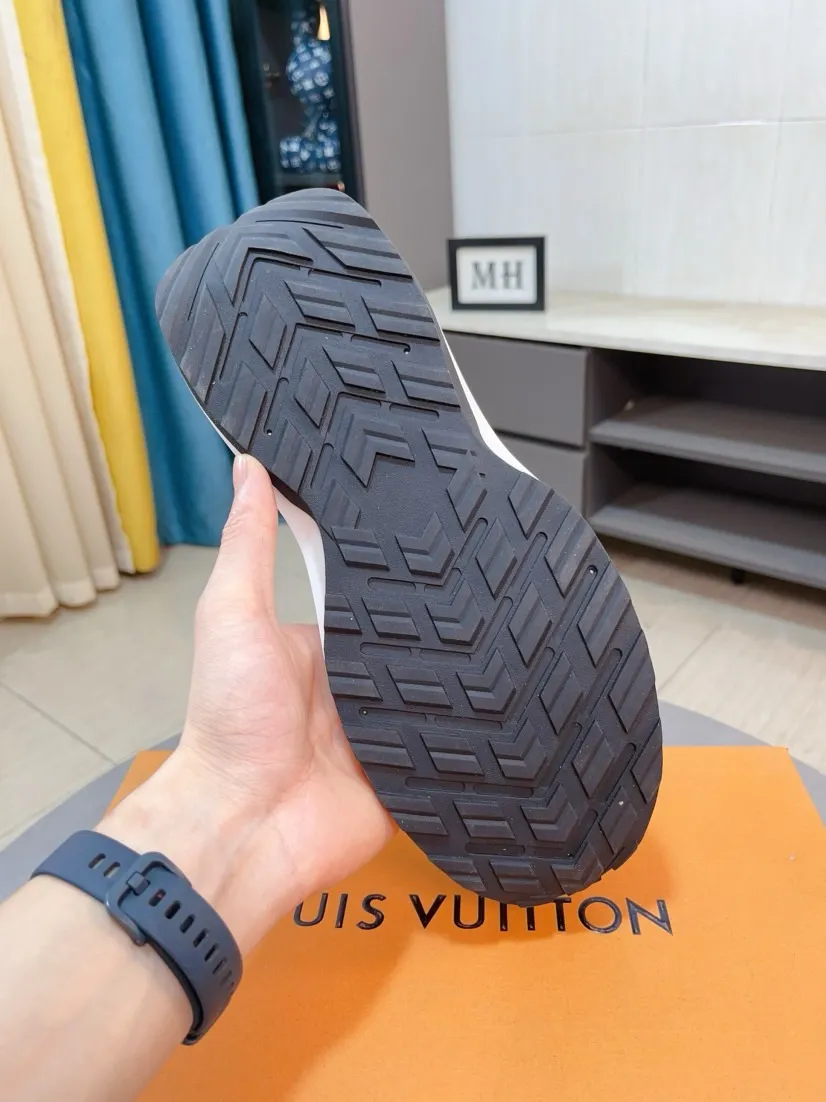 Men's shoes💰458🌸🌸【LV】Louis Vuitton🔍Top Purchasing Agency🇮🇹 Lu Street Fashion God's new sports shoes are coming and are on sale at the counter simultaneously. Original factory configuration, original cowhide fabric imported from Italy, high-quality embossed splicing complex process, sports fashionista, imported water-dyed sheepskin lining, sole: Wang Yuan factory specializes in original sole super comfortable, original factory follow-up goods 🔍🔍High quality, you can enter and leave the counter at will, welcome to compare and synchronize with the counter, code number 38-44, 45 customized